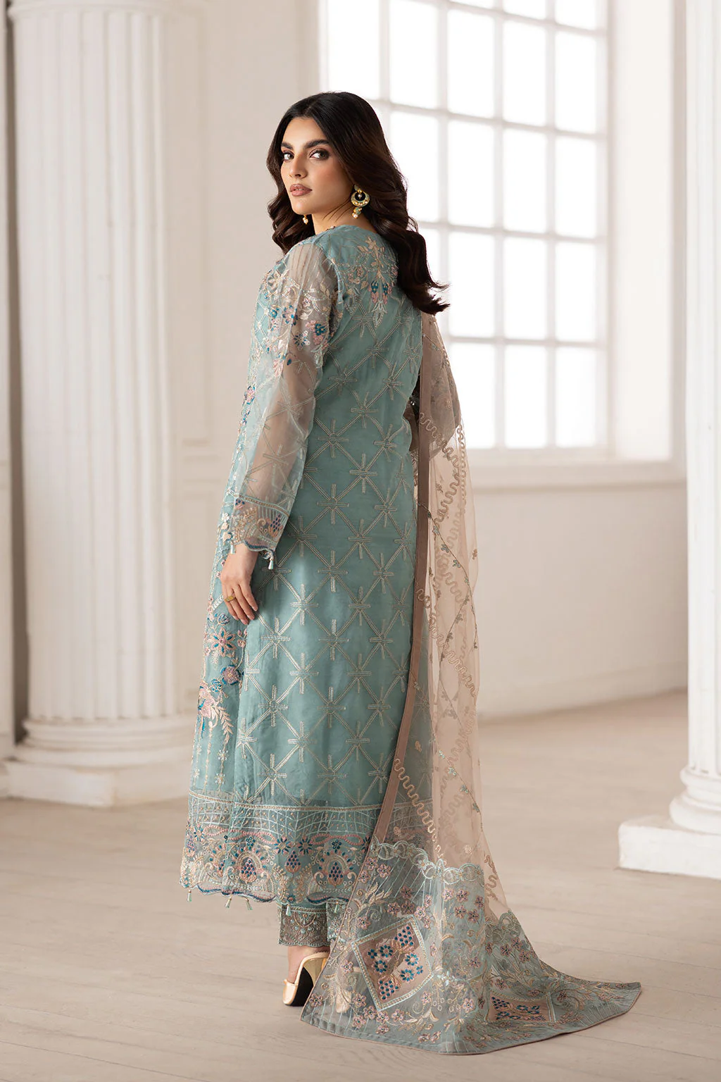 Ramsha Dastoor Collection’s Unstitched 3-piece suit