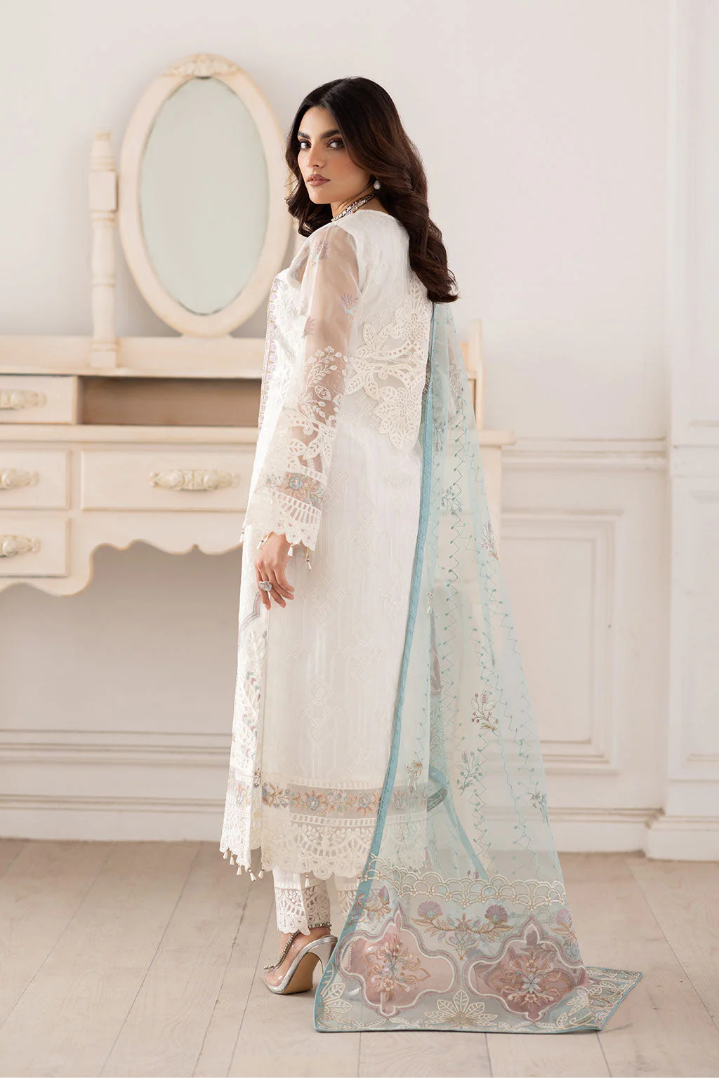 Ramsha Dastoor Collection’s Unstitched 3-piece suit (004)