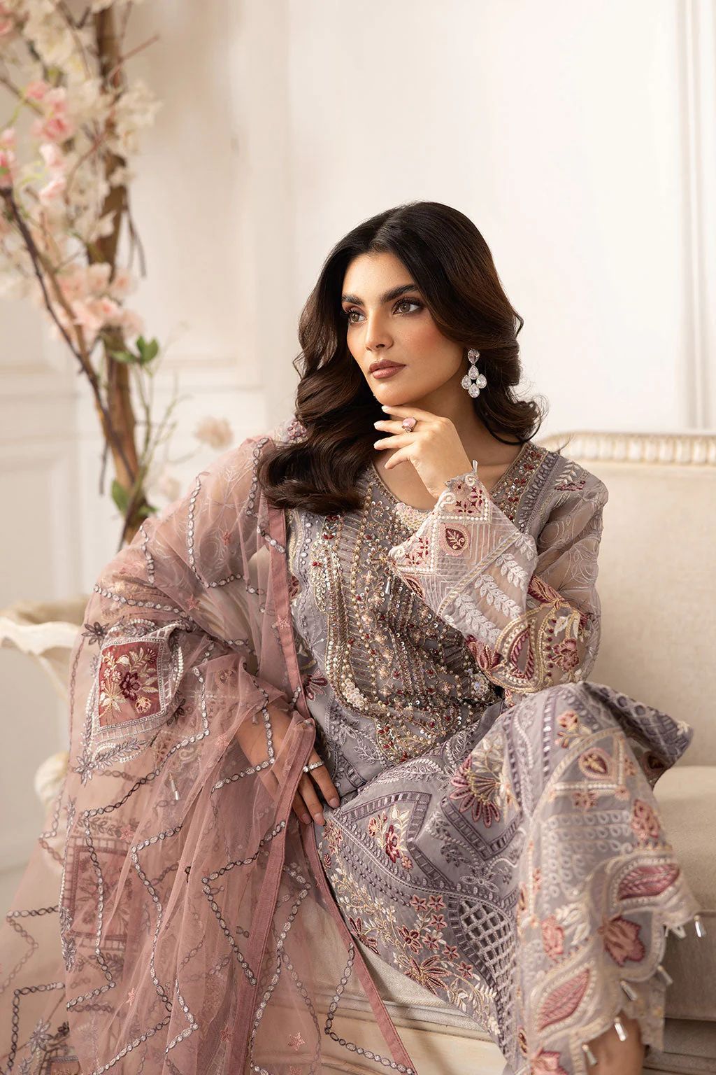 Ramsha Dastoor Collection’s Unstitched 3-piece suit (005)