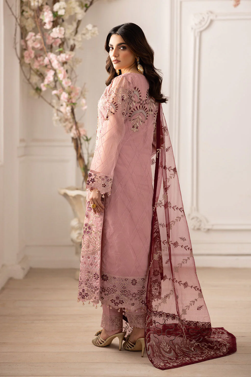 Ramsha Dastoor Collection’s Unstitched 3-piece suit (008)