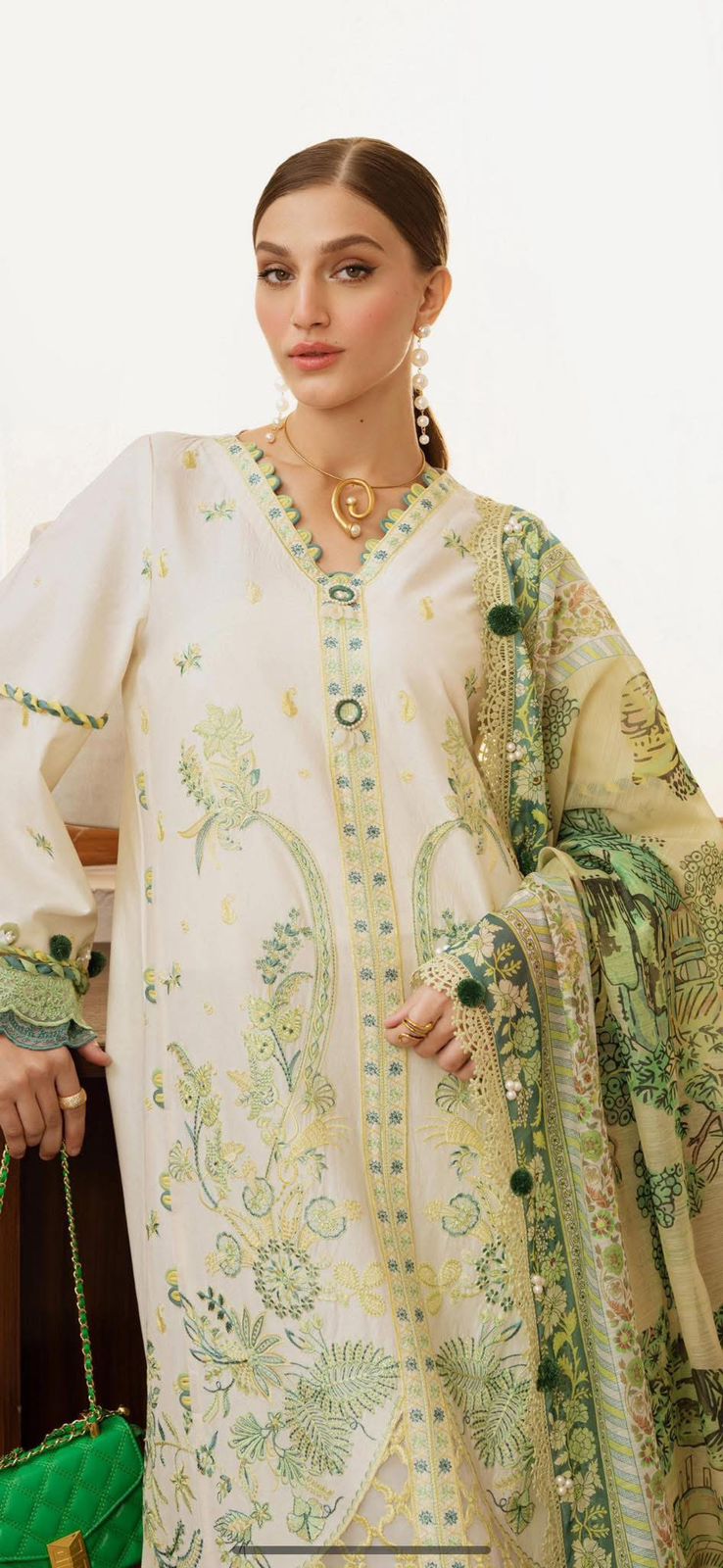 Mahnur Collection’s Unstitched 3-piece suit (001)