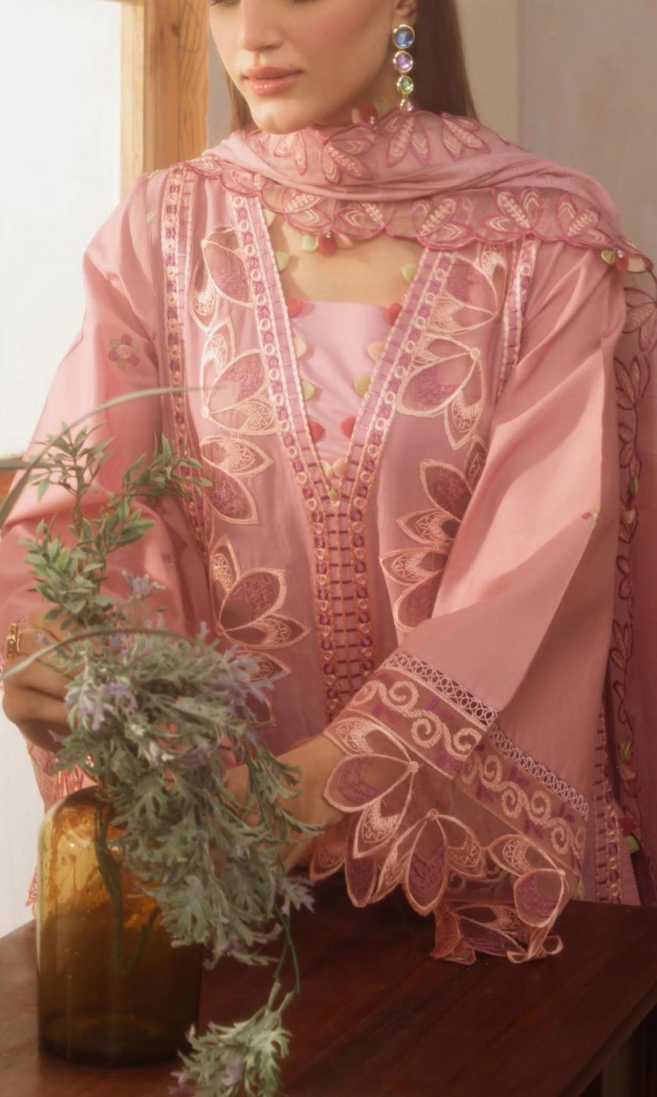 Mahnur Collection’s Unstitched 3-piece suit (002)