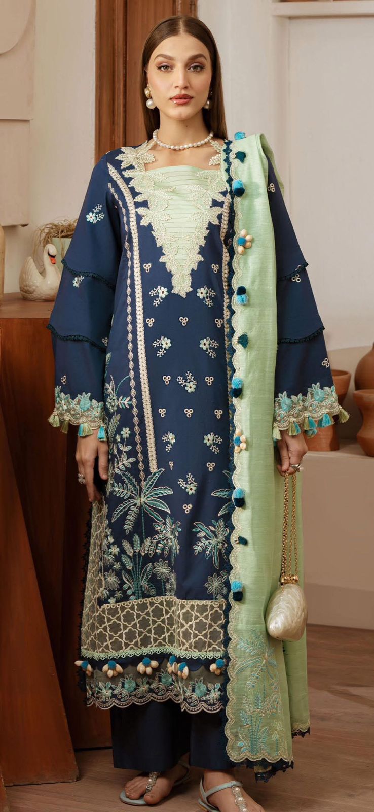 Mahnur Collection’s Unstitched 3-piece suit (003)